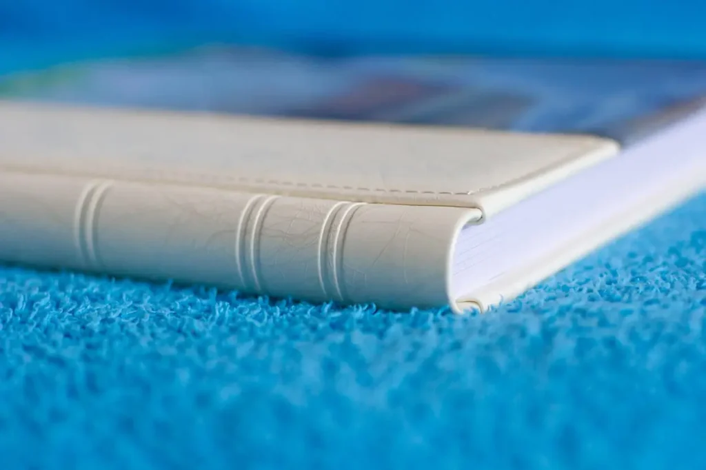 друк весільних фотокниг Львів, замовити фотоальбом, професійна весільна фотосесія ціна, послуги фотографа, відеозйомка весілля RoStudio.