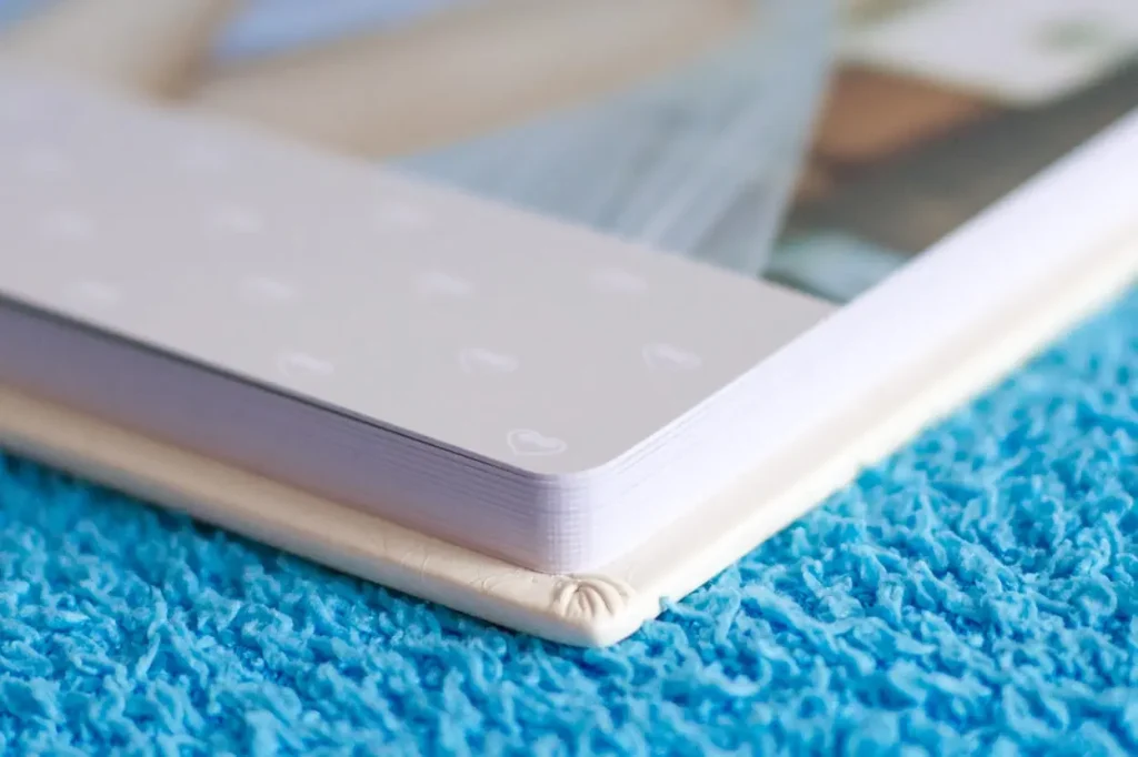 друк весільних фотокниг Львів, замовити фотоальбом, професійна весільна фотосесія ціна, послуги фотографа, відеозйомка весілля RoStudio.