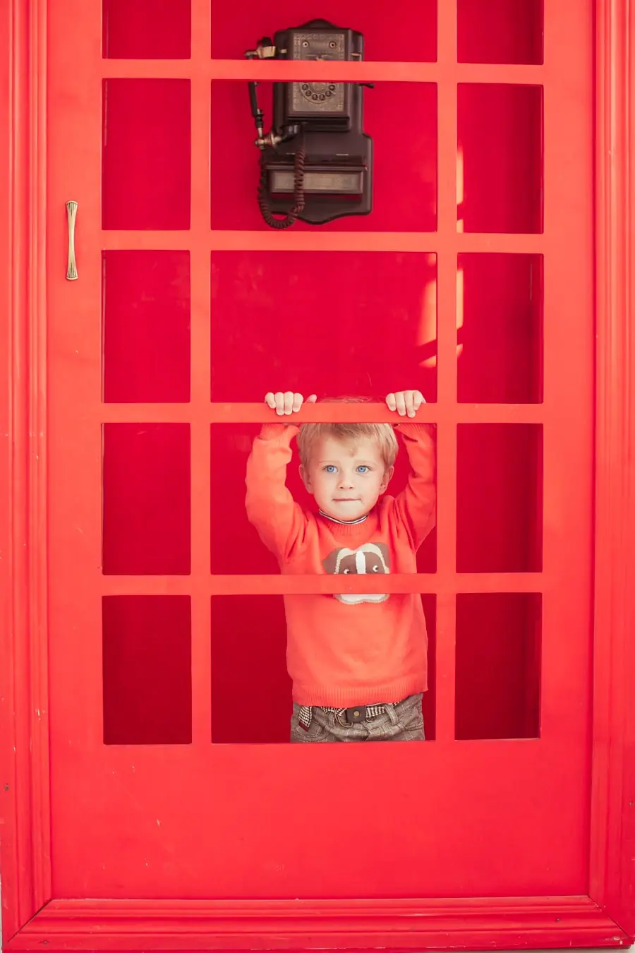 дитяча фотосесія Львів, професійна зйомка дітей у студії, послуги фотографа ціна, фотосесія в декораціях, портфоліо фотографа RoStudio.