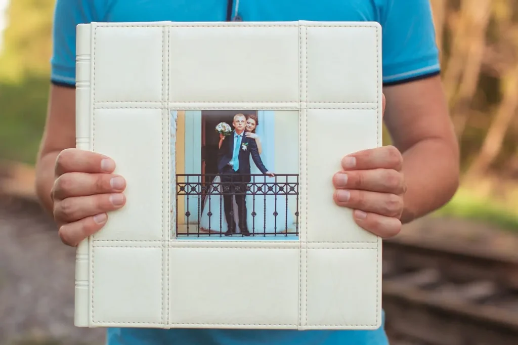 фотоальбом на замовлення Львів, весільна фотокнига ціна, послуги фотографа Львів, професійна відеозйомка весілля, виготовлення фотокниг RoStudio.