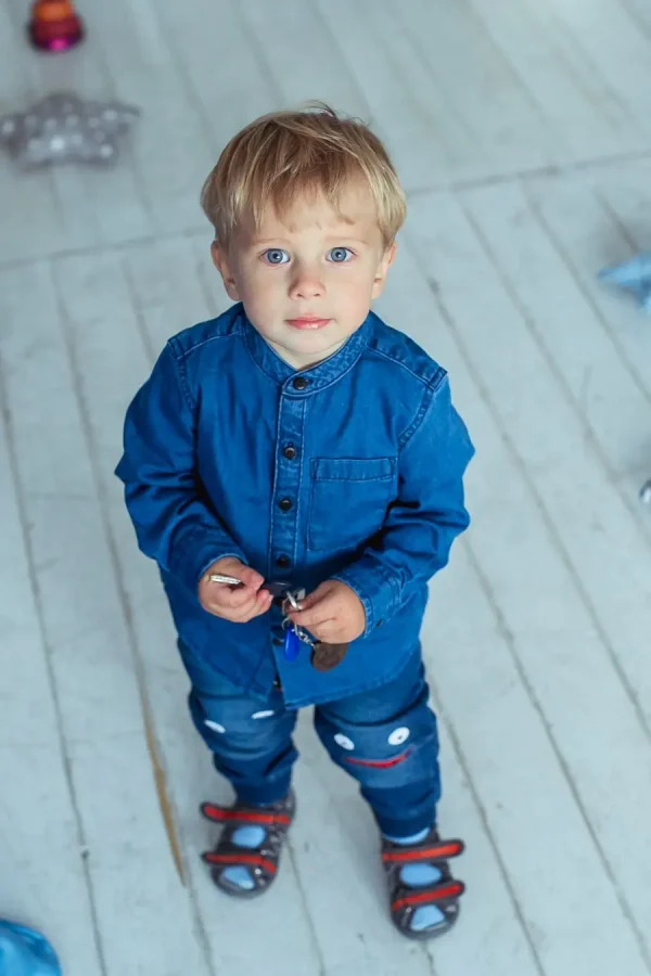 дитяча фотосесія Львів, послуги фотографа для дітей, ціна зйомки у студії, професійна фотосесія хлопчика, портфоліо RoStudio.