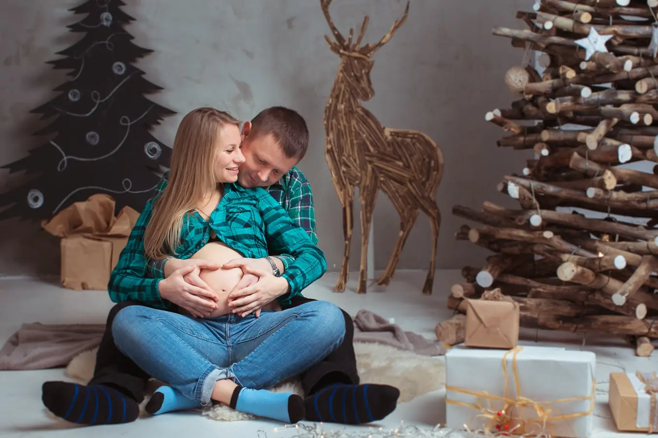 студійна фотосесія вагітності Львів, фотограф для вагітних ціна, професійна фотозйомка в інтер'єрі, замовити послуги фотостудії RoStudio.