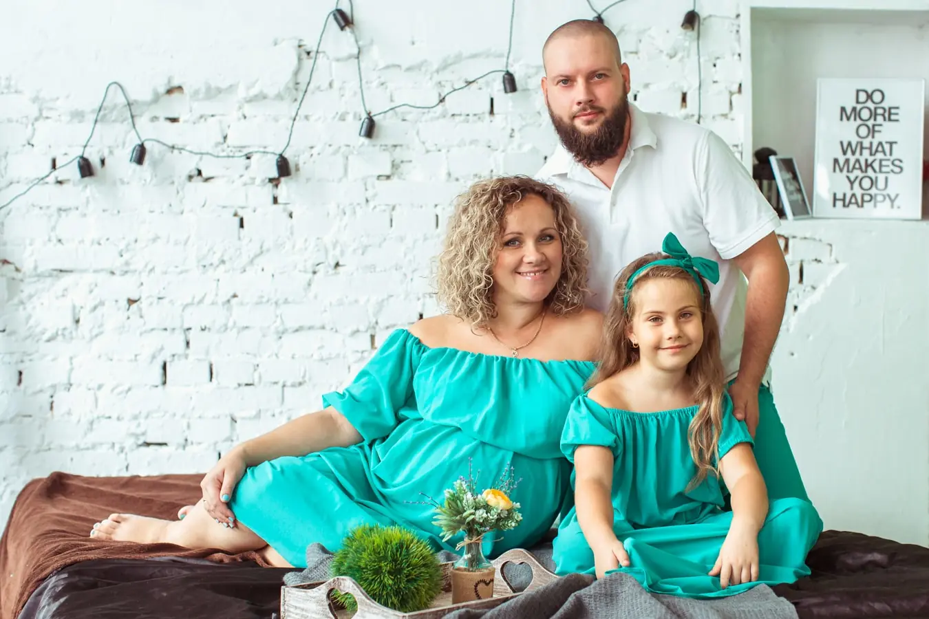 сімейна фотосесія Львів, фотосесія вагітних з чоловіком та дитиною, послуги фотографа, студійна зйомка, ціна.