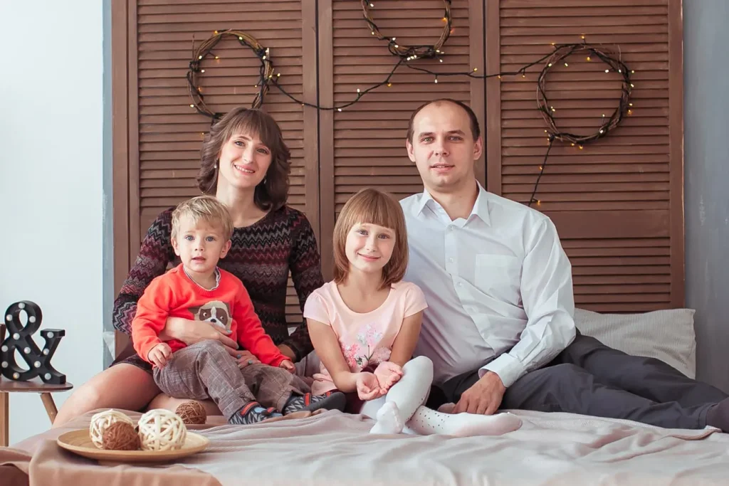 сімейна фотосесія Львів, професійний фотограф, послуги фотографа ціна, зйомка сім'ї у фотостудії, портфоліо RoStudio.