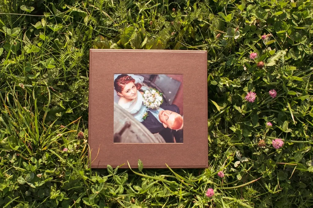 подарункова коробка для фотокниги Львів, замовити весільну фотокнигу ціна, послуги фотографа Львів, професійна відеозйомка весілля, виготовлення весільних боксів RoStudio.