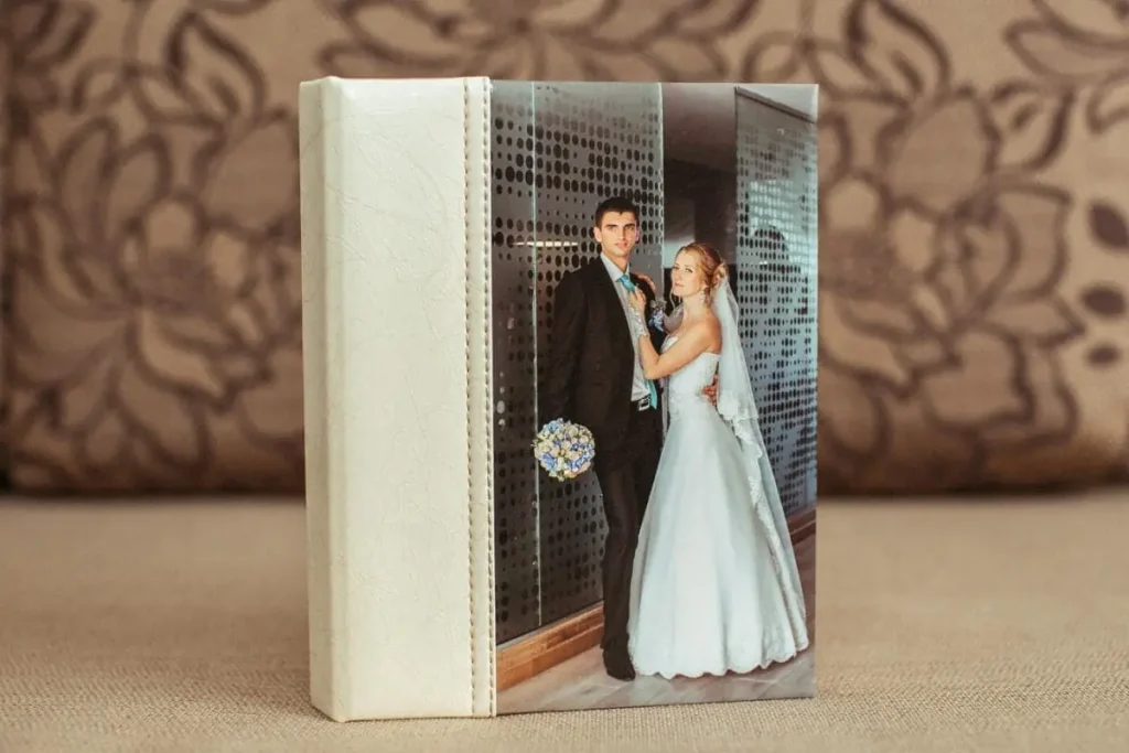 весільна фотокнига Львів, замовити фотоальбом на весілля, ціна послуги фотографа, професійна відеозйомка весілля, найкращий фотограф Львів.