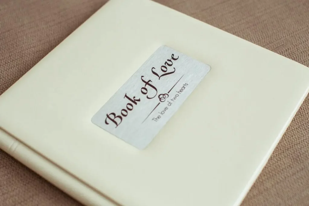 весільна фотокнига Львів, замовити фотоальбом на весілля, ціна послуги фотографа, професійна відеозйомка весілля Львів, найкращий фотограф.