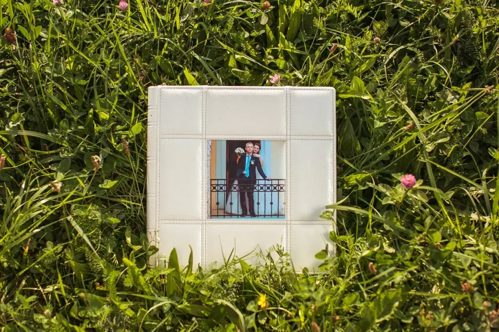 весільна фотокнига Львів замовити, ціна весільної фотокниги, послуги фотографа Львів ціна, професійна відеозйомка весілля, виготовлення весільних альбомів RoStudio.