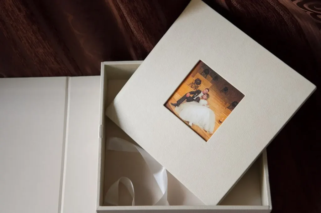 весільна фотокнига Львів замовити, ціна весільного фотоальбому, послуги фотографа Львів ціна, професійна відеозйомка весілля, виготовлення фотокниг преміум RoStudio.