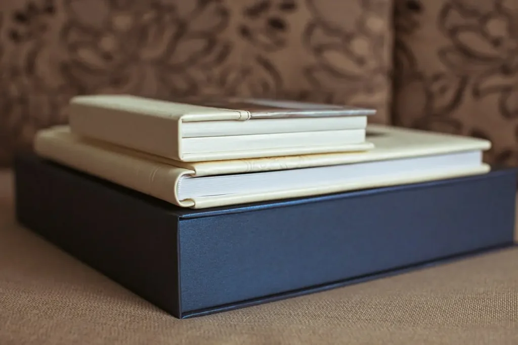 весільні фотоальбоми Львів, замовити фотокнигу на весілля, ціна послуги фотографа, професійна відеозйомка весілля Львів, виготовлення фотоальбомів RoStudio.