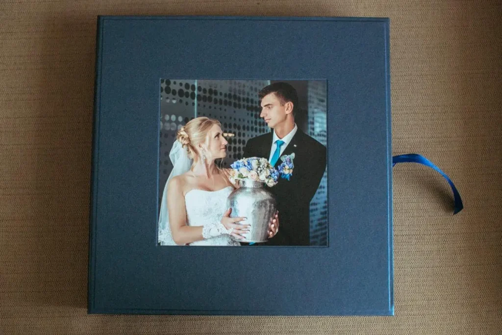 весільний фотоальбом Львів, замовити фотокнигу, ціна послуги фотографа, професійна відеозйомка весілля, найкращий фотограф Львів.
