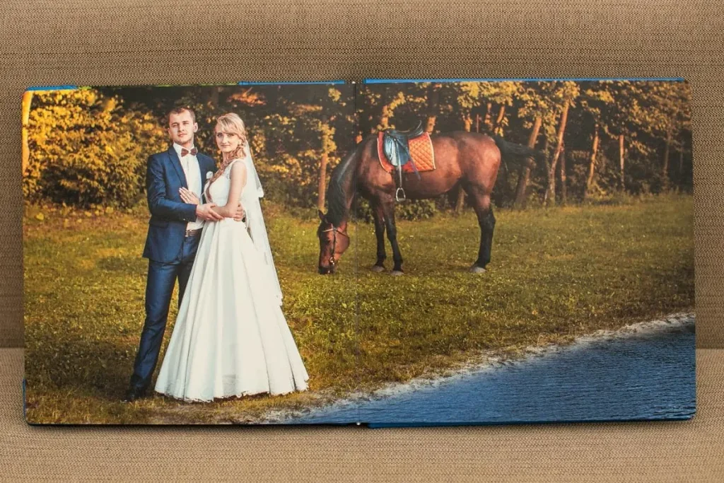 весільний фотограф Львів ціна, замовити весільну фотокнигу, послуги фотографа Львів, професійна відеозйомка весілля, весільна фотосесія з конем.