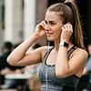 Дівчина в навушниках на індивідуальній зйомці, спортивна фотосесія Львів, ціна послуг фотографа, реальні відгуки.